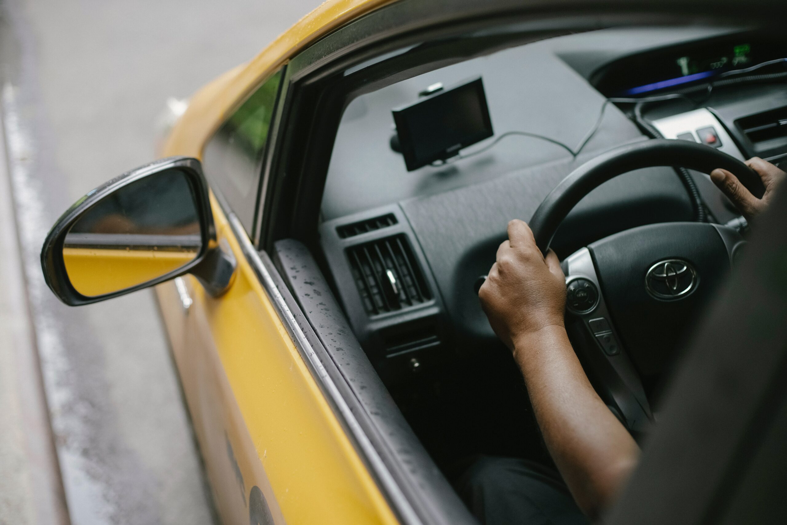 What causes a windscreen to break?